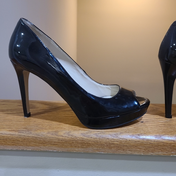 Marc Fisher stilettos - Picture 2 of 4